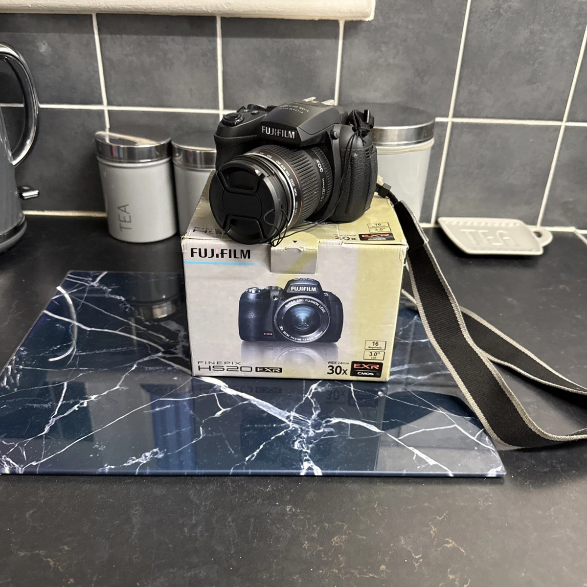 カメラ FUJIFILM HS20EXR 富士フィルム 乾電池 単三電池 4本