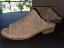 NEW Sofft Women's 9 M Netta Stone Soft Suede Sandal Slide New