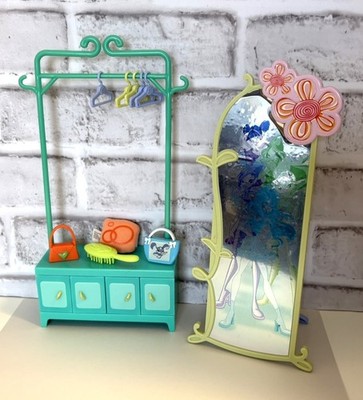 2004 Winx Club Doll Fairy Cool Lounge playset toy Mirror & Closet Rainbow Mattel