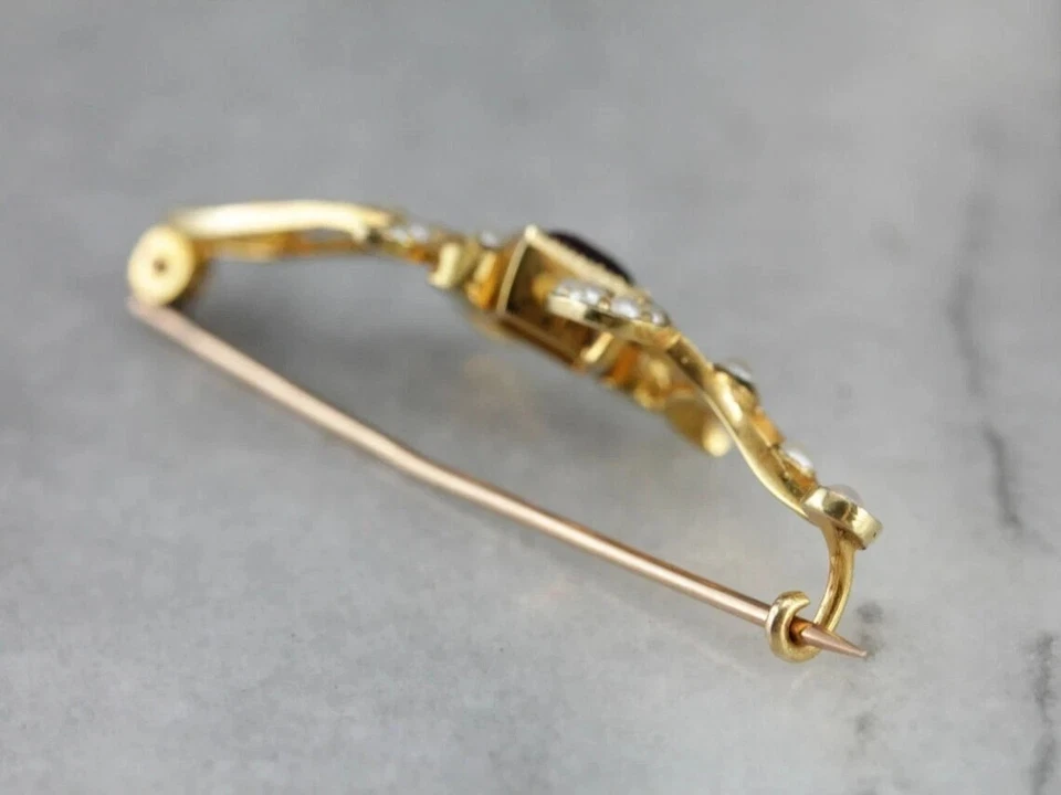 Broche prendedor Art Deco de amatista y perla simulada esmeralda de 4 quilates de oro amarillo de 14 quilates Foto 3 de 4