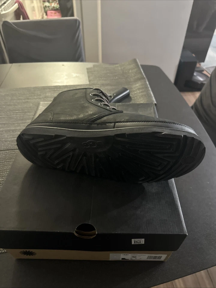 Botas impermeáveis masculinas UGG Harkley 13 pretas - Imagem 2 de 3