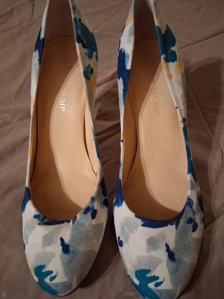 Ivanka Trump женщин Darcy3 цветочный желтый/синий/зеленый, размер 9 каблуки - Изображение 4 из 4