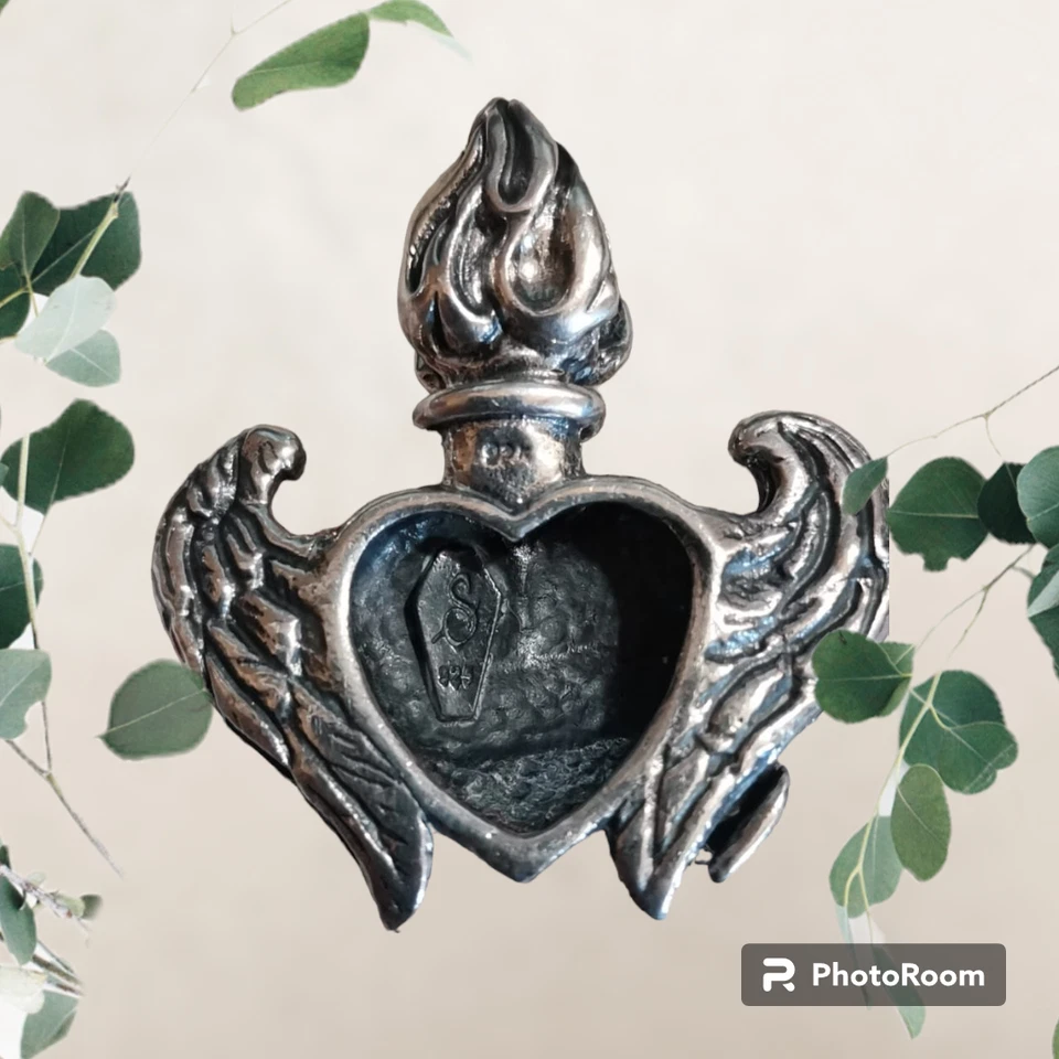 Ciondolo in argento sterling 925 intagliato. Sacro Cuore con ali stile gotico.❤️ - Immagine 2 di 4