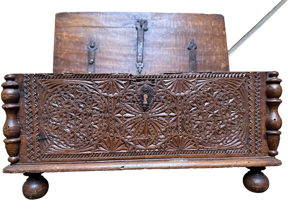 Ancien coffre de valeur Mariage Art Populaire 17 ème Queyras bois sculpté boite - Photo 3/4
