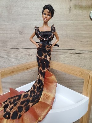 Mattel Barbie James Bond 007 Halle Berry Sammlerpuppe Gold Label