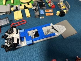 Lego Xtreme Stunts Lot: Island 6740 tower,6739,6736,6737 + pieces & minifigure