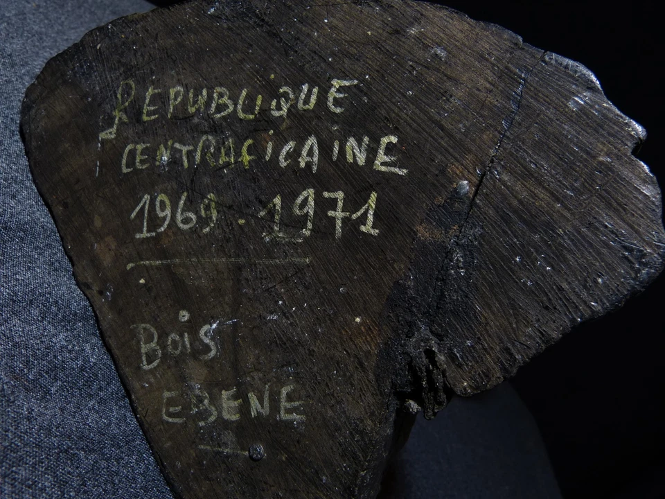 Sculpture statue africaine en bois d'ébène sculpté homme africain Centre Afrique - Photo 4/4