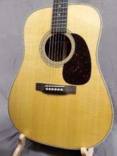 Chitarra acustica Martin D-28 Standard 2025 con custodia rigida e garanzia