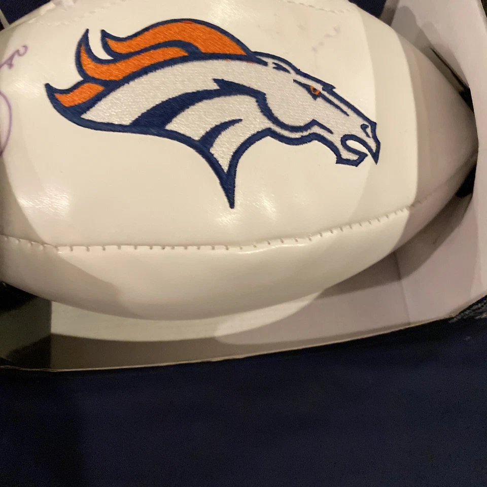 JULIUS THOMAS DENVER BRONCO AUTOGRAPHED FOOTBALL COA - Image 3 of 4