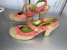MIZ MOOZ Women’s Heels Colorful Leather Button Floral Accent Size 40 US 9.5/10