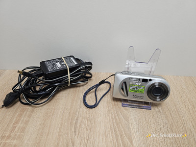 Sony Cyber-Shot - DSC-P8 / 3,2MP / Digitalkamera / Silber *funktioniert*