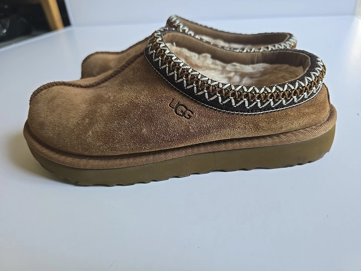 UGG Ciabatte Slides da donna taglia 7 US Tasman in castagno