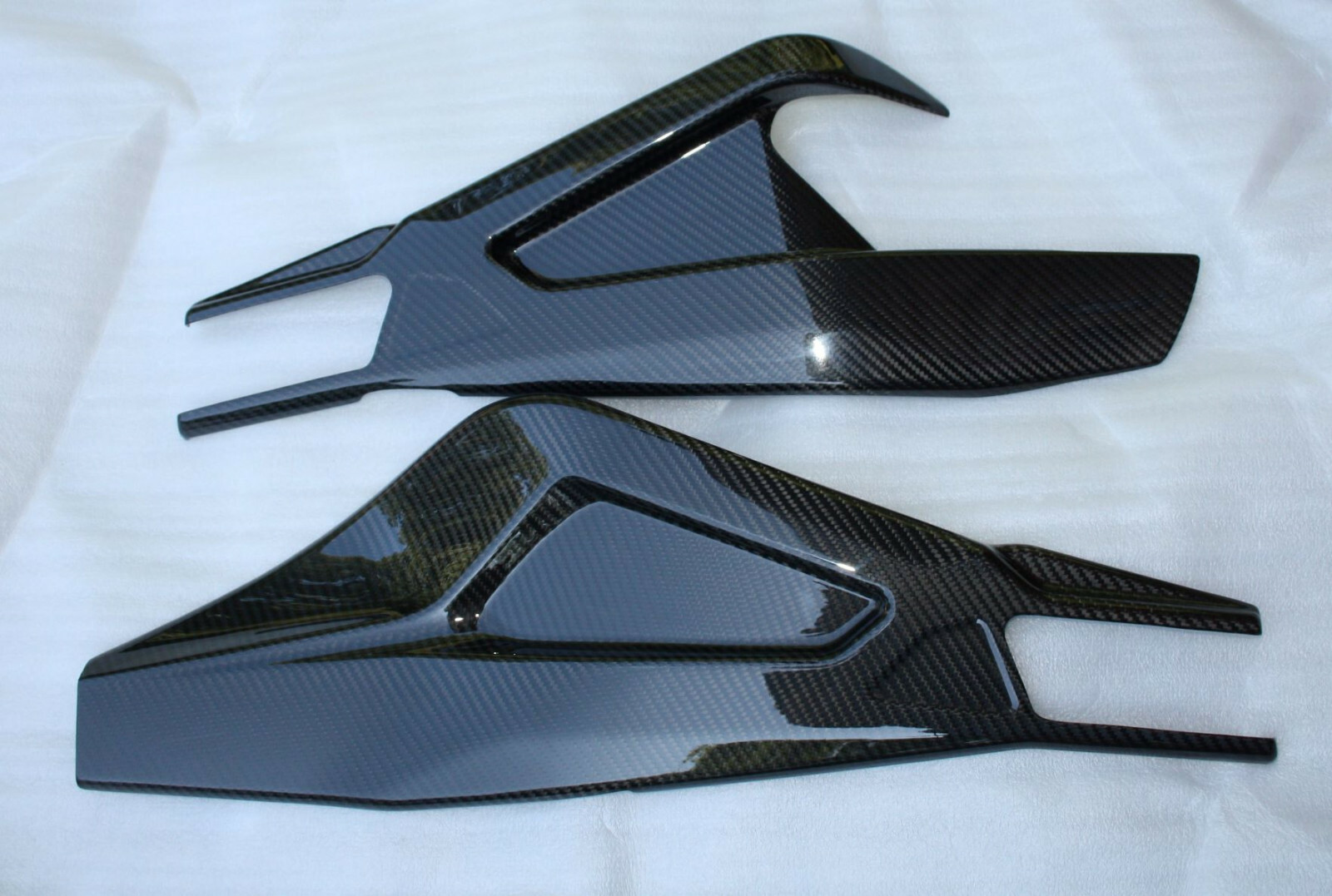 Protection bras oscillant BMW S1000RR carbone pour sorties circuit trackday