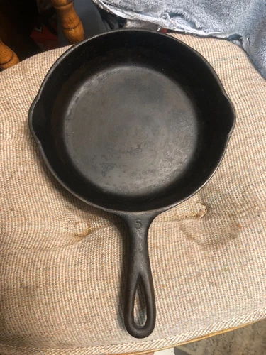 VINTAGE WAGNER WARE- #5 Cast Iron Frying Pan Skillet 8 Inch