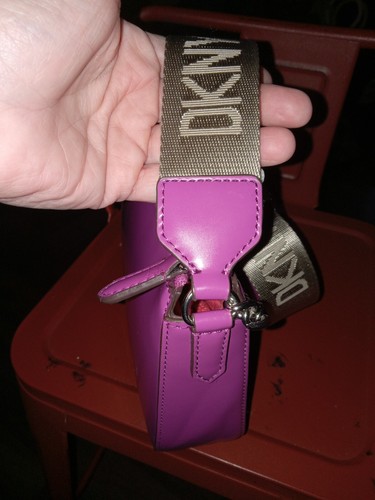 DKNY Umhängetasche mit Beutel + Kette Neu - Bild 11 von 16
