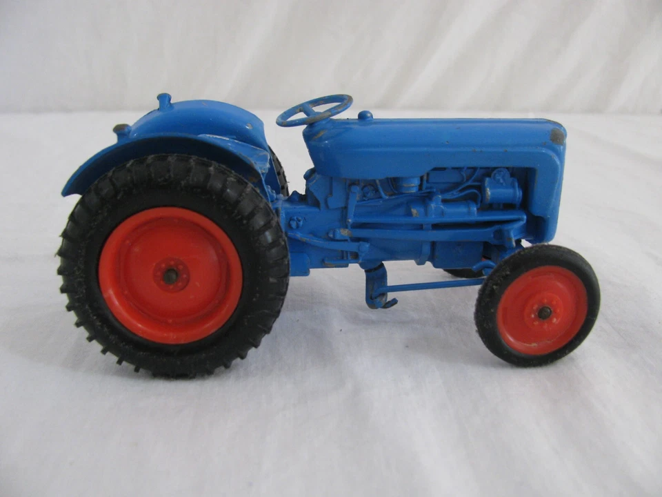Vintage Crescent Toys England 1/32 Scale Blue Ford Fordson Dexta Farm Tractor VG - Image 4 of 4