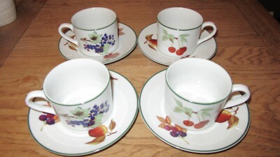 4 HERVORRAGENDE ROYAL WORCESTER EVESHAM VALE TASSEN & UNTERTASSEN WUNDERBARER KAUM BENUTZTER ZUSTAND