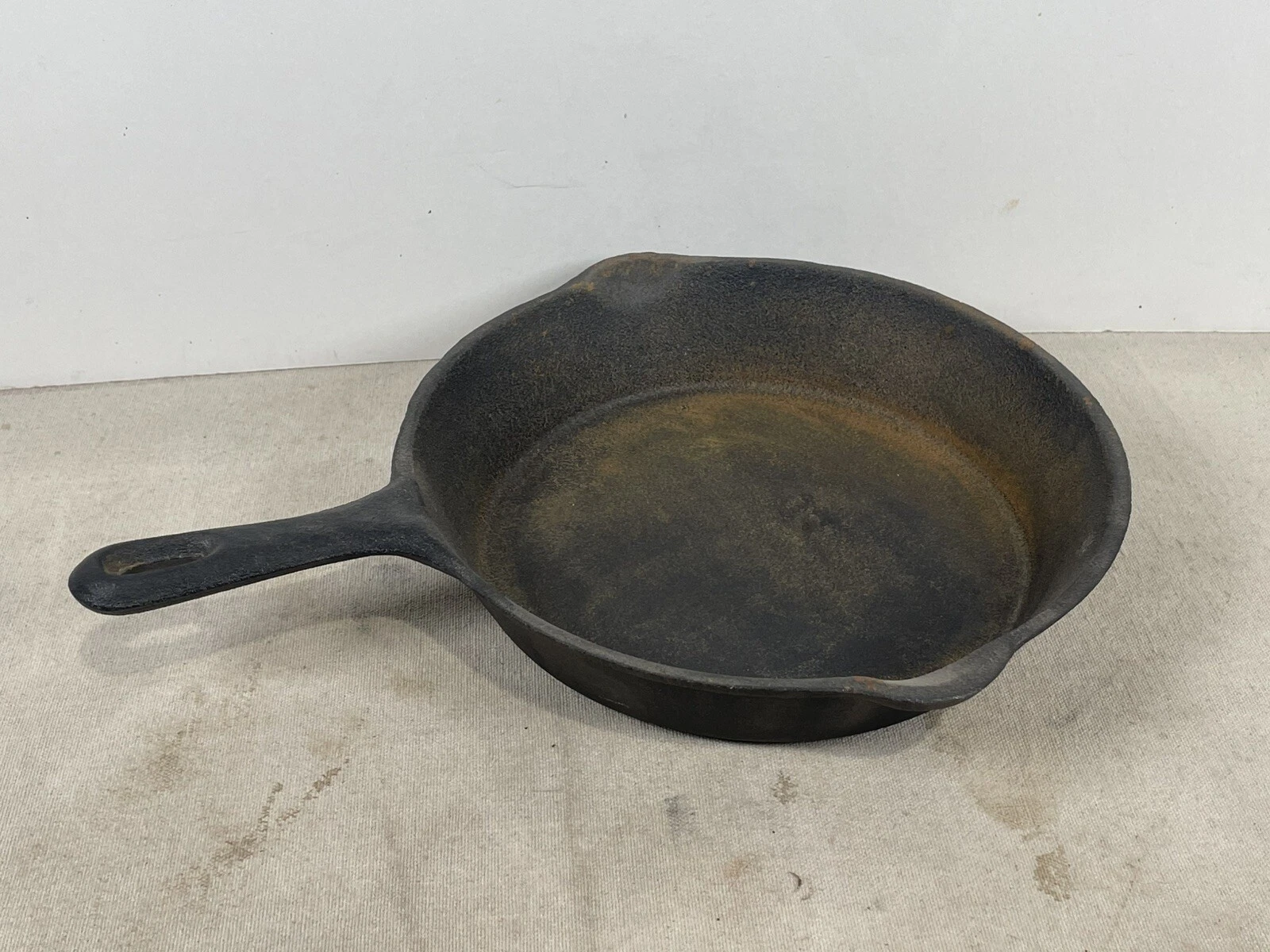 Vintage Stansport Cast Iron Heat Rimmed 10” 2 Spout Pan