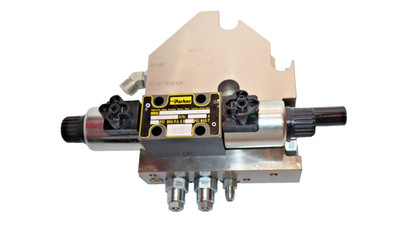 Parker Hyd Directional Control Valve D1FWE02FCNJW030 W/Daman Manifold D28350 NEW