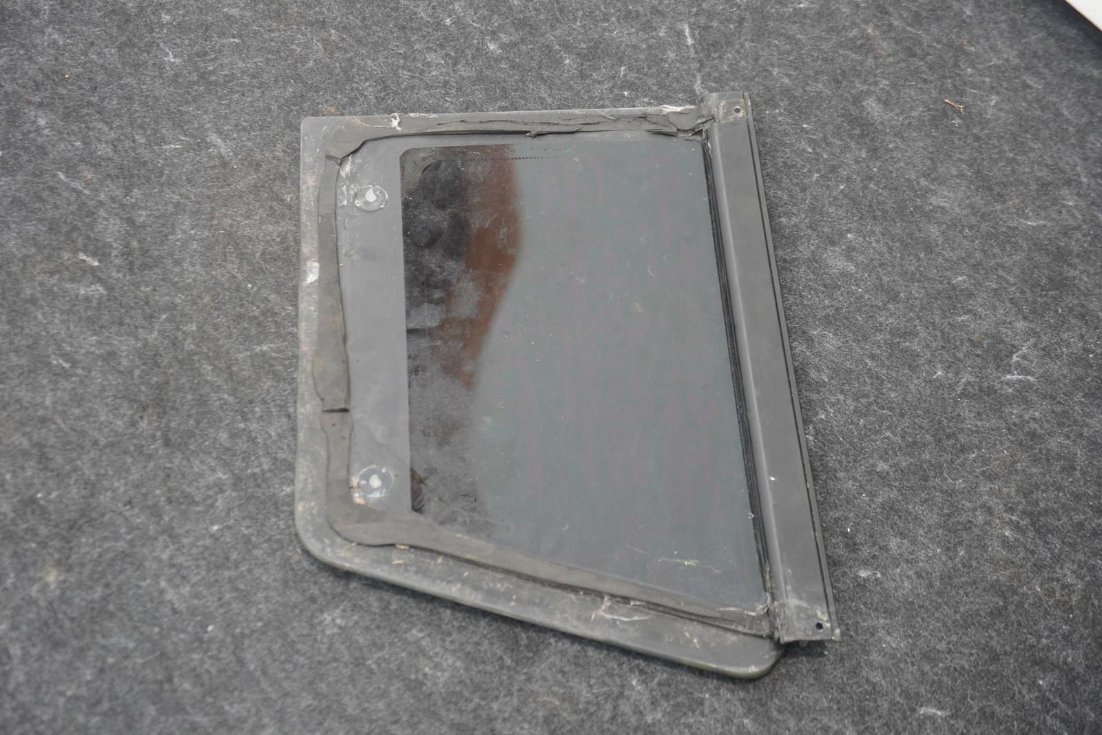 Rear Left Driver Side Quarter Window Glass OEM 420845299 Audi R8 Type 42 2008-15