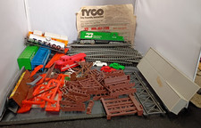 Tyco Train Set 909 Burlington Northern Locomotive Parts Track