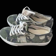 Steve Madden Emmi Platform Sneakers Women's Size 7.5 M Camouflage Camo Shoes