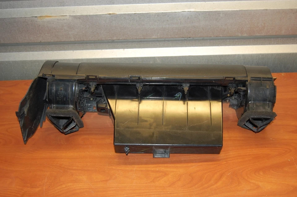 Infiniti G35 2005-2007 cupé guantera superior montaje negro OEM Foto 4 de 4