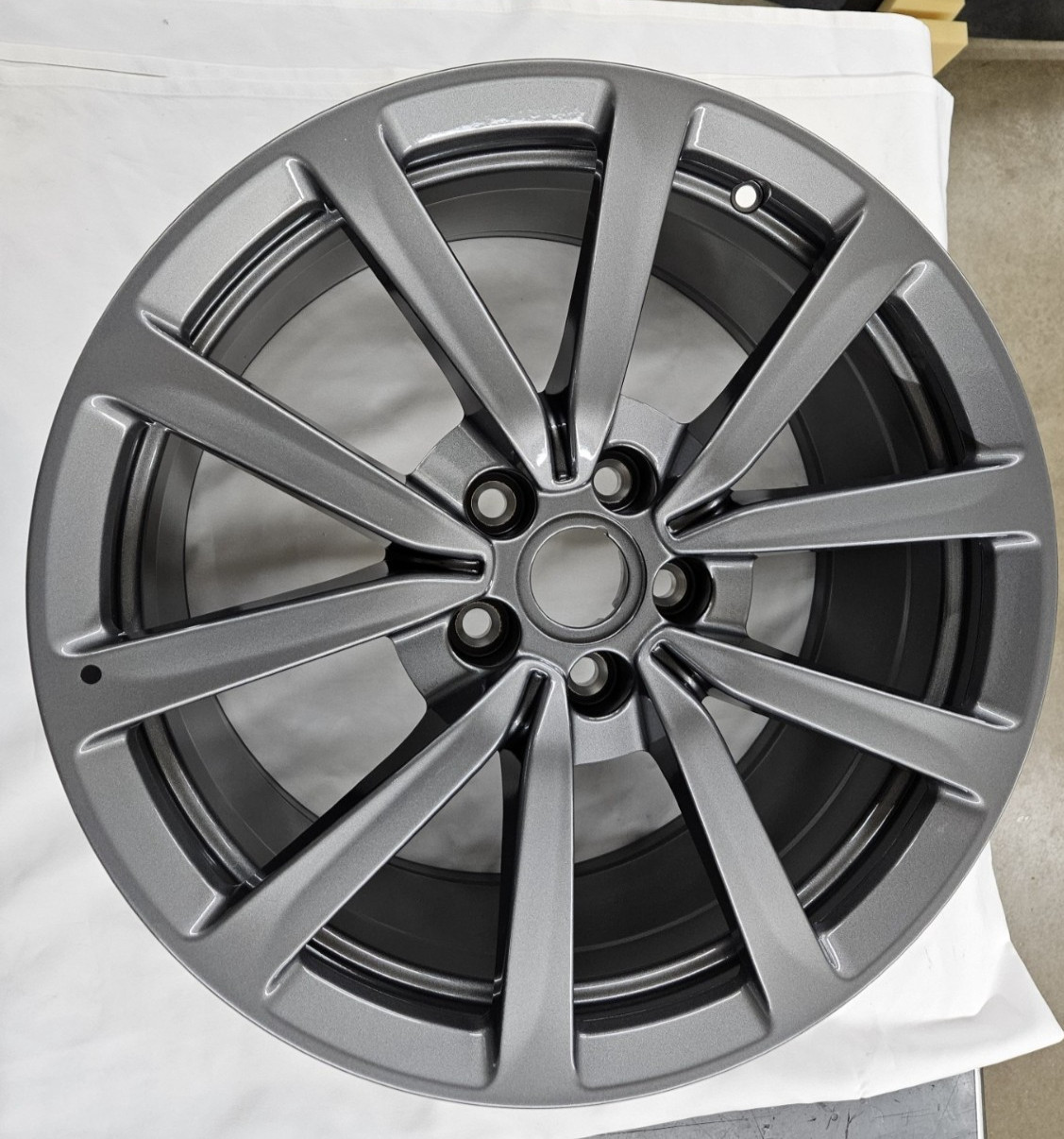 New OEM Aston Martin Graphite Wheel 19" DB9 V8 Vantage 2004-2017 EG33-36-10750