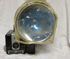 VINTAGE 1950s KODAK BROWNIE HAWKEYE CAMERA w/ FLASH  BULB  COVER