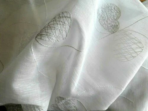 Tende bianca senza marca per la casa