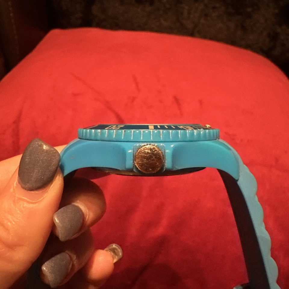 Nautica N00544 Blue Silicone Watch Need Battery Vintage Beautiful Timepiece - Image 3 of 4