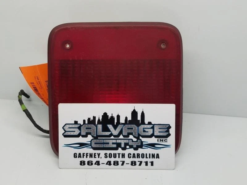 Левый задний фонарь подходит для Pontiac Firefly 85-88 годов выпуска от оригинального производителя - Изображение 2 из 4