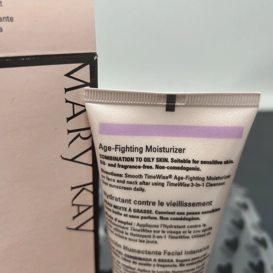 Crema hidratante antiedad Mary Kay TimeWise combinación para piel grasa 3 OZ 026926 Foto 3 de 3