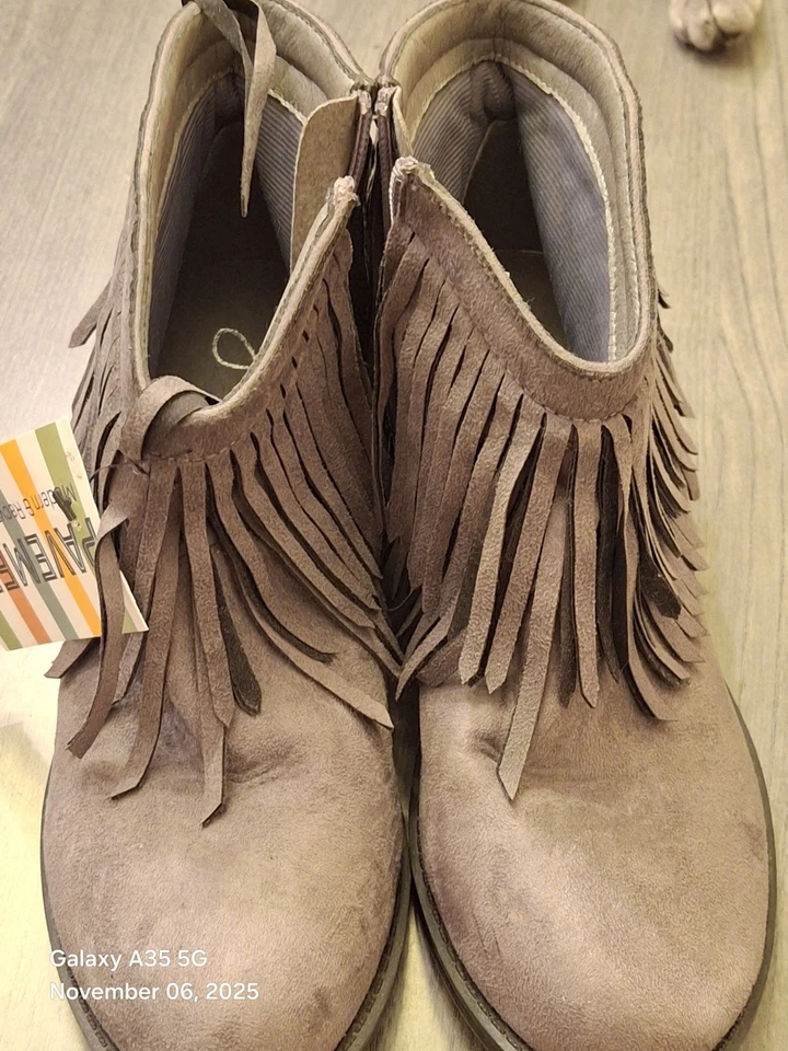 Botas femininas de camurça marrom franja tamanho 8,5 J Adams - Imagem 2 de 4