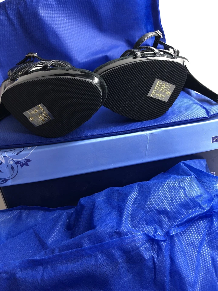 Fabulicious 4.5" Heel Mini Platform Patten Black Strap Sandals Size 6  - Image 3 of 4