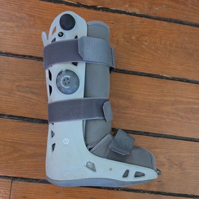 Aircast Adjustable Walking Boot Brace Immobilizer Size M for Foot/Ankle/Leg Used