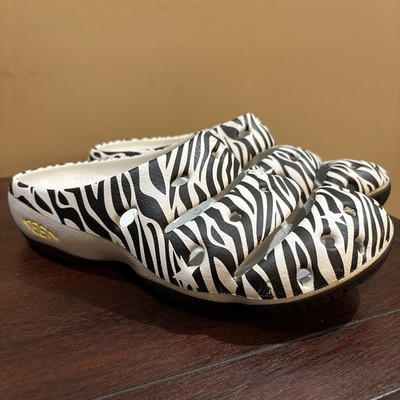 KEEN YOGUI Arts Women s Size 10 / Mens 8 Clogs Slide Sandals Atms Zebra Star
