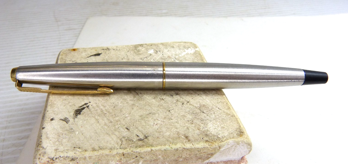 Stylo Plume Parker 45 England - Plaqué Or - Vintage Et D'Occasion (Bon état, Manque L'extrémité Du Corps)