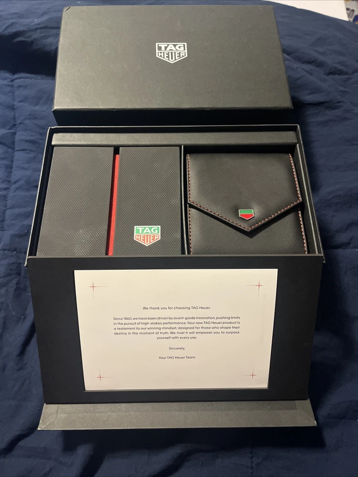 Caja de exhibición plegable para reloj TAG Heuer, con estuche de viaje de cuero TAG Heuer Foto 2 de 4