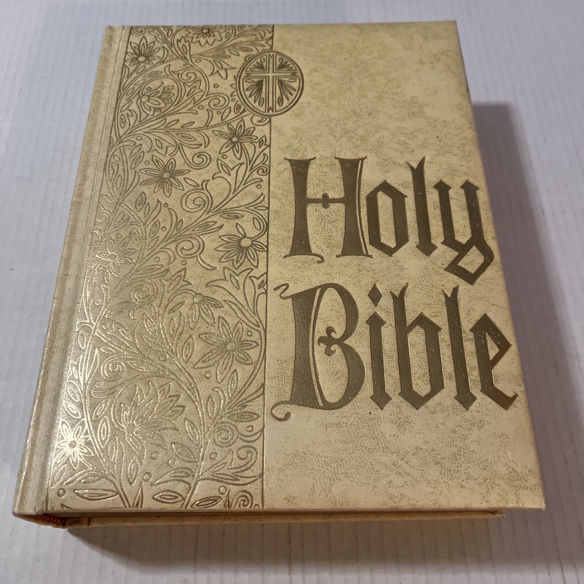 HOLY BIBLE FAMILY CIRCLE EDITION RIVERSIDE RED LETTER EDITION KING