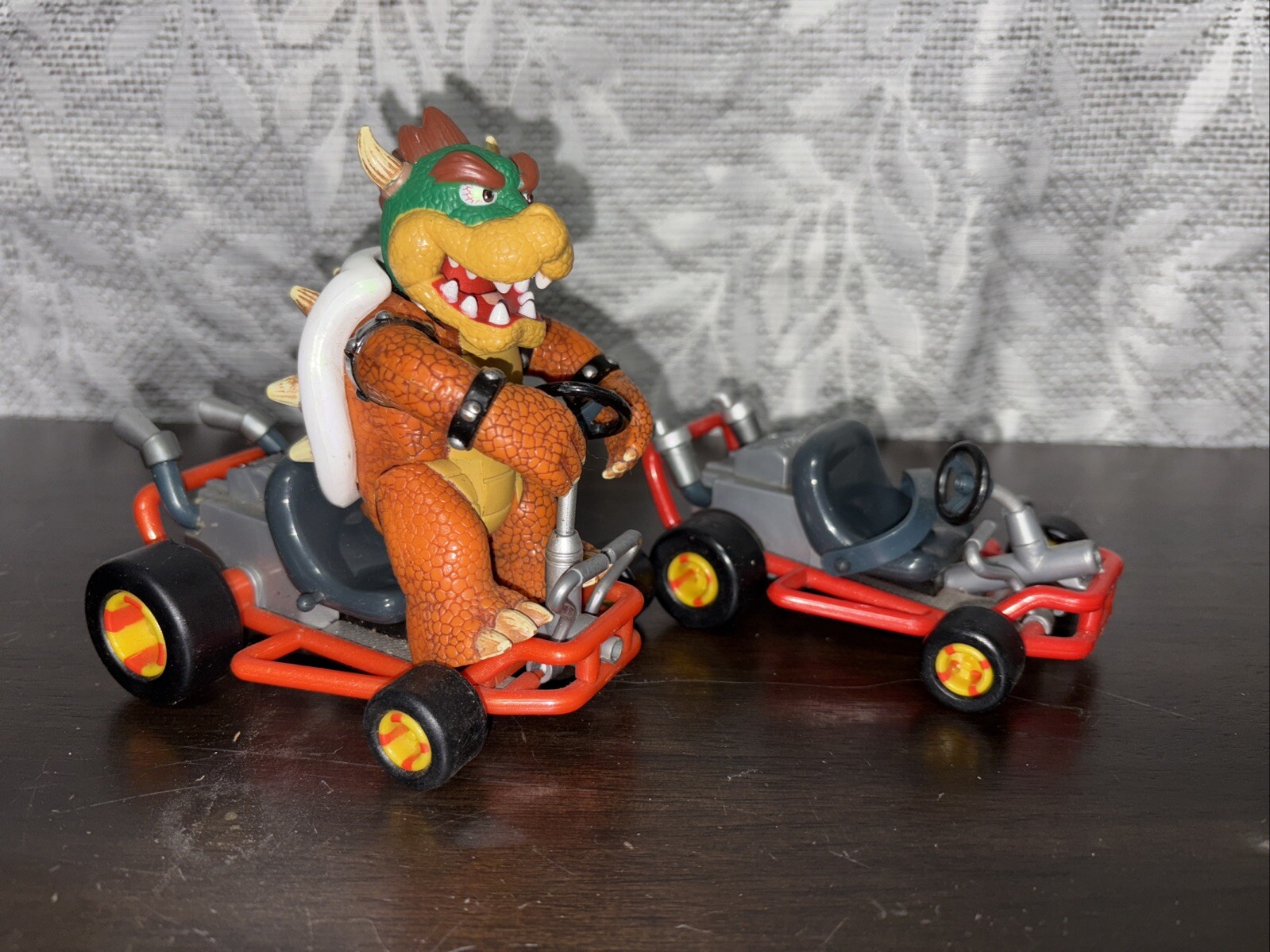 ToyBiz Nintendo Mario Kart 64 Bowser Figure & 2 Pull Go-Kart Vintage 1999 READ