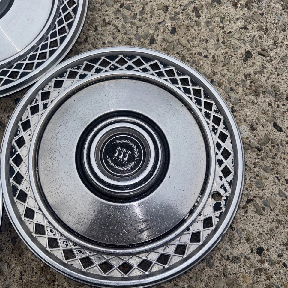 Tapacubos de 15 pulgadas Ford Galaxie Country Squire LTD 1975 a 1978 de fábrica tres Foto 2 de 4