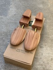 Pair of Dillard's Men's Cedar Wood Shoe Rochester Shoe Tree Co 6.5 W-8 1/2 M