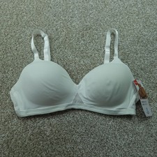 Hanes Bra Womens Small White Wireless Stretch Lightly Lined Foam Cups MHG521