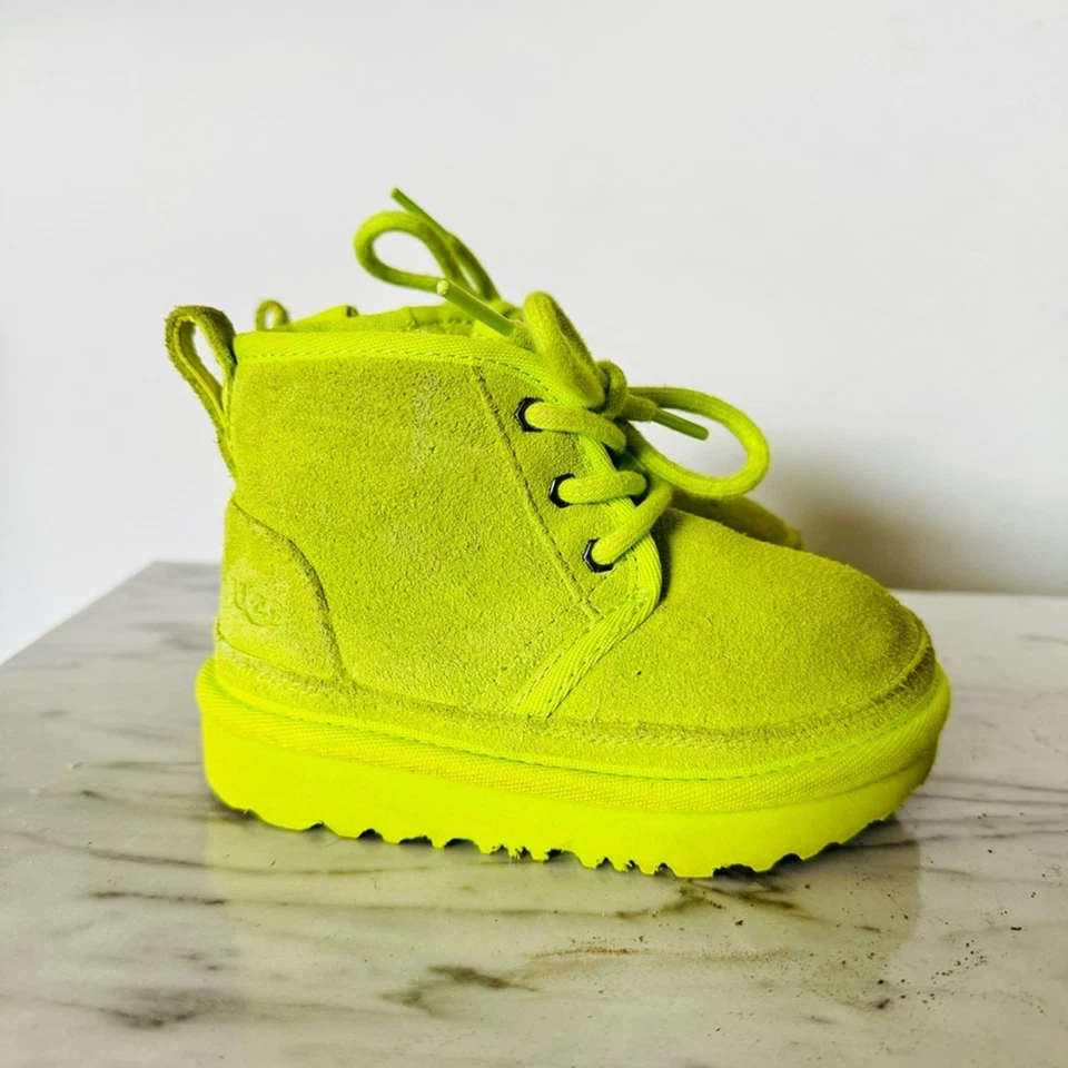 UGG Botas con Cordones Cremallera Lateral Grinch Verde Lima Niño Forradas Talla 7 Foto 3 de 4