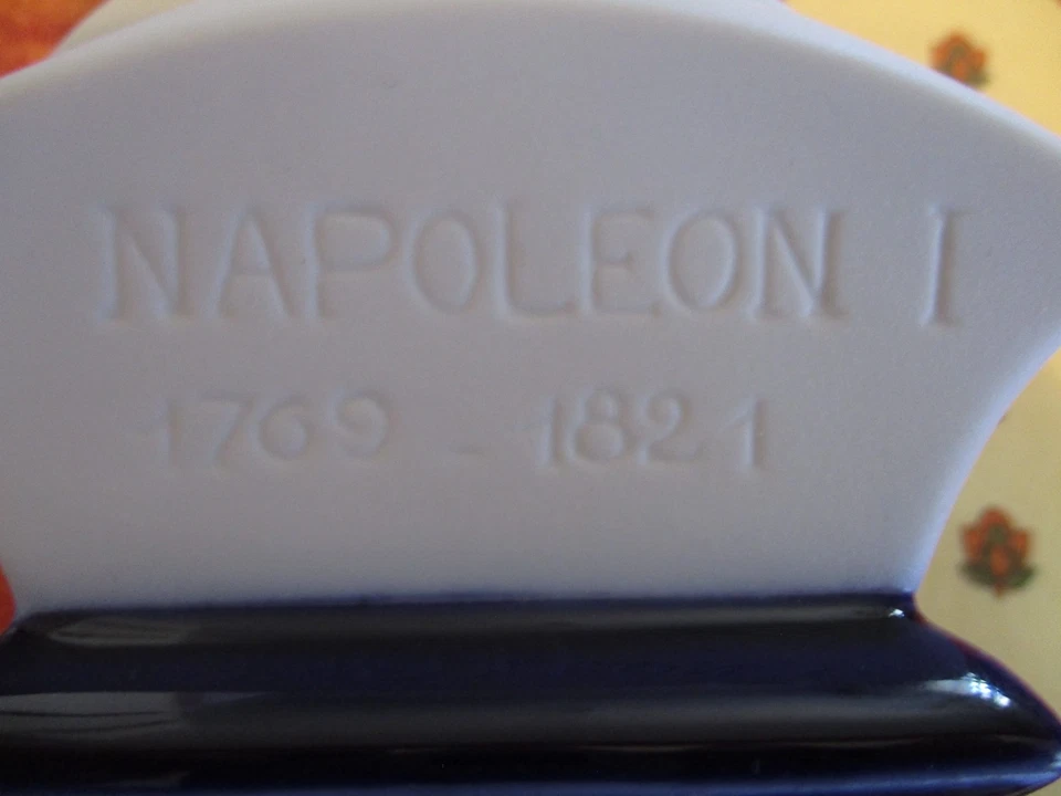 BUSTE DE L' EMPEREUR NAPOLEON EN PORCELAINE BLANCHE BISCUIT ET BLEU - LIMOGES - Photo 4/4