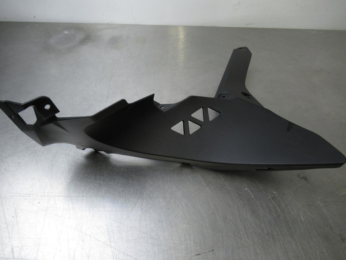 EB1379 2023 23 SUZUKI GSX800 R GSX8S INNER BODY FRAME COVER | eBay