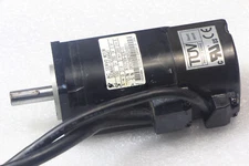 One YASKAWA SGMAH-01AAA41 100W Servo Motor USED