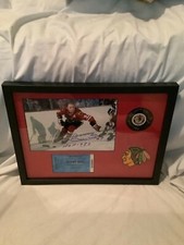 Bobby Hull(1939-)NHL Hockey Hall of Fame, Signed Photo Puck Patch Ticket, Framed