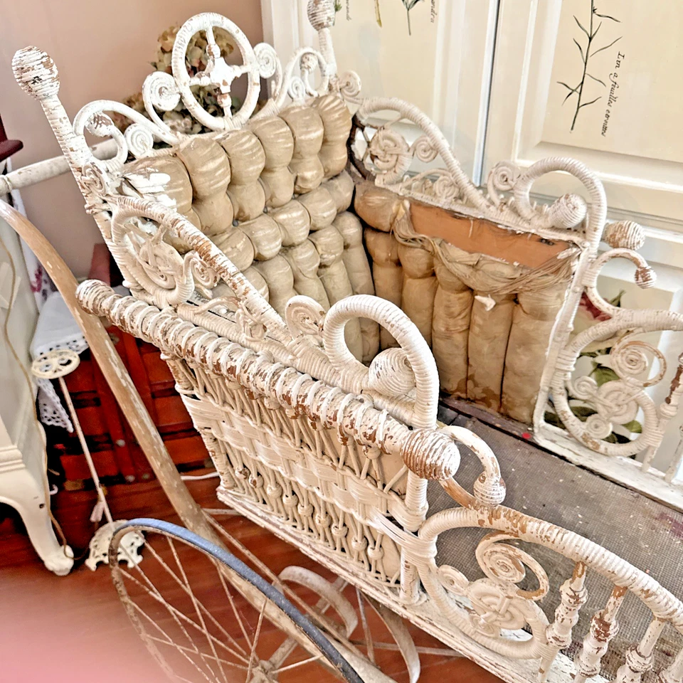 Cochecito de bebé victoriano antiguo blanco chippy mimbre madera metal Foto 3 de 4